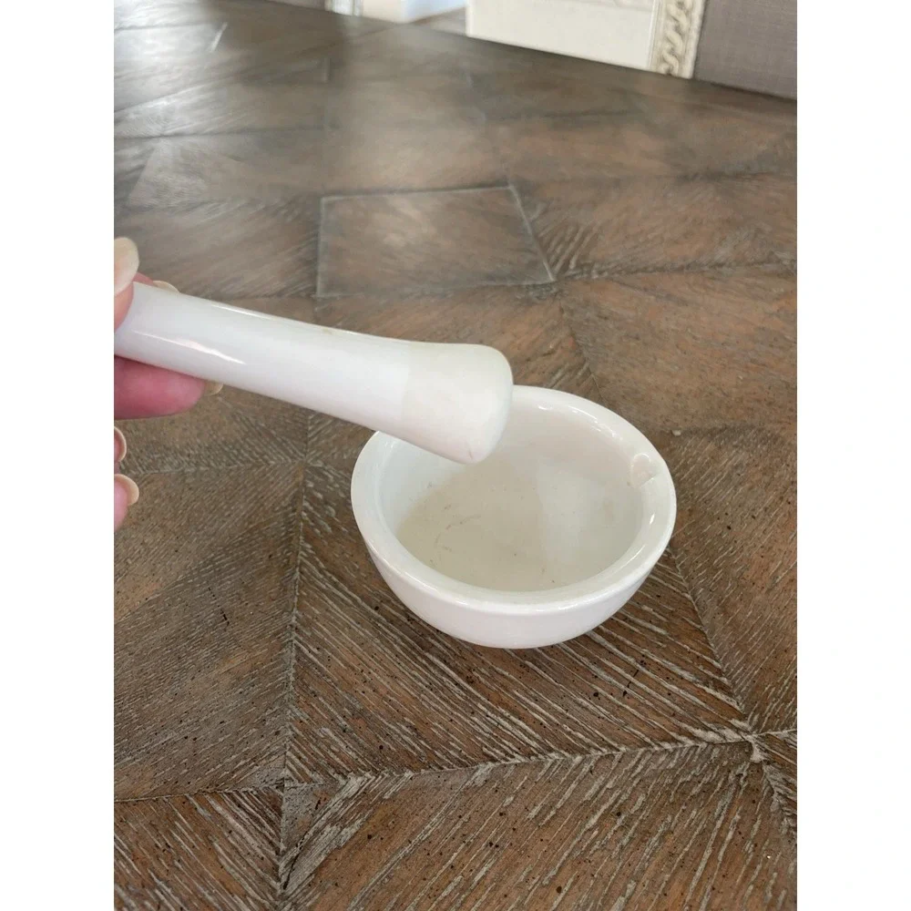 Vtg White Mortar & Pestle Spice Herb Grinder Pill Crusher  3.5